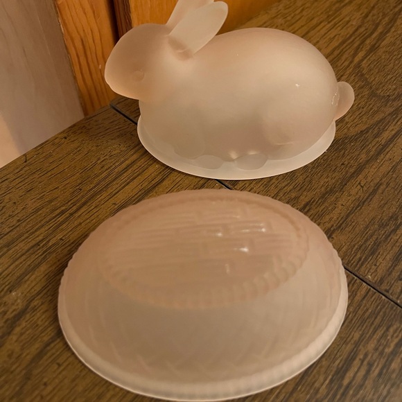 Vintage Pink Glass Bunny Accent candy dish - Picture 4 of 4